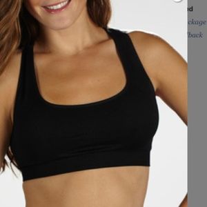 BLACK SEAMLESS SPORTS BRA